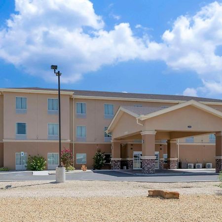 Quality Inn & Suites Carlsbad Caverns Area Exterior photo