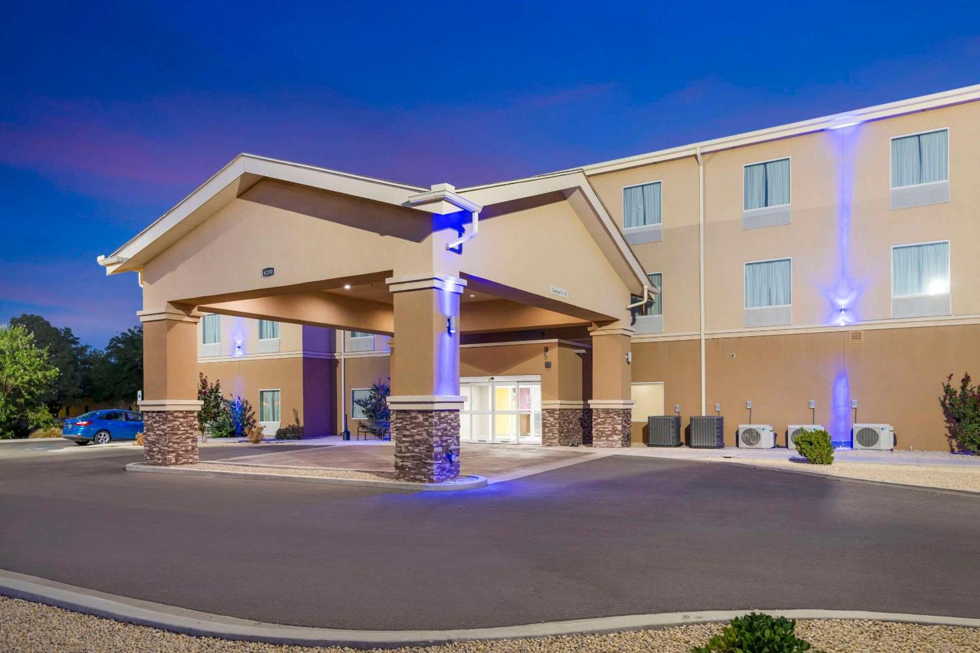 Quality Inn & Suites Carlsbad Caverns Area Exterior photo