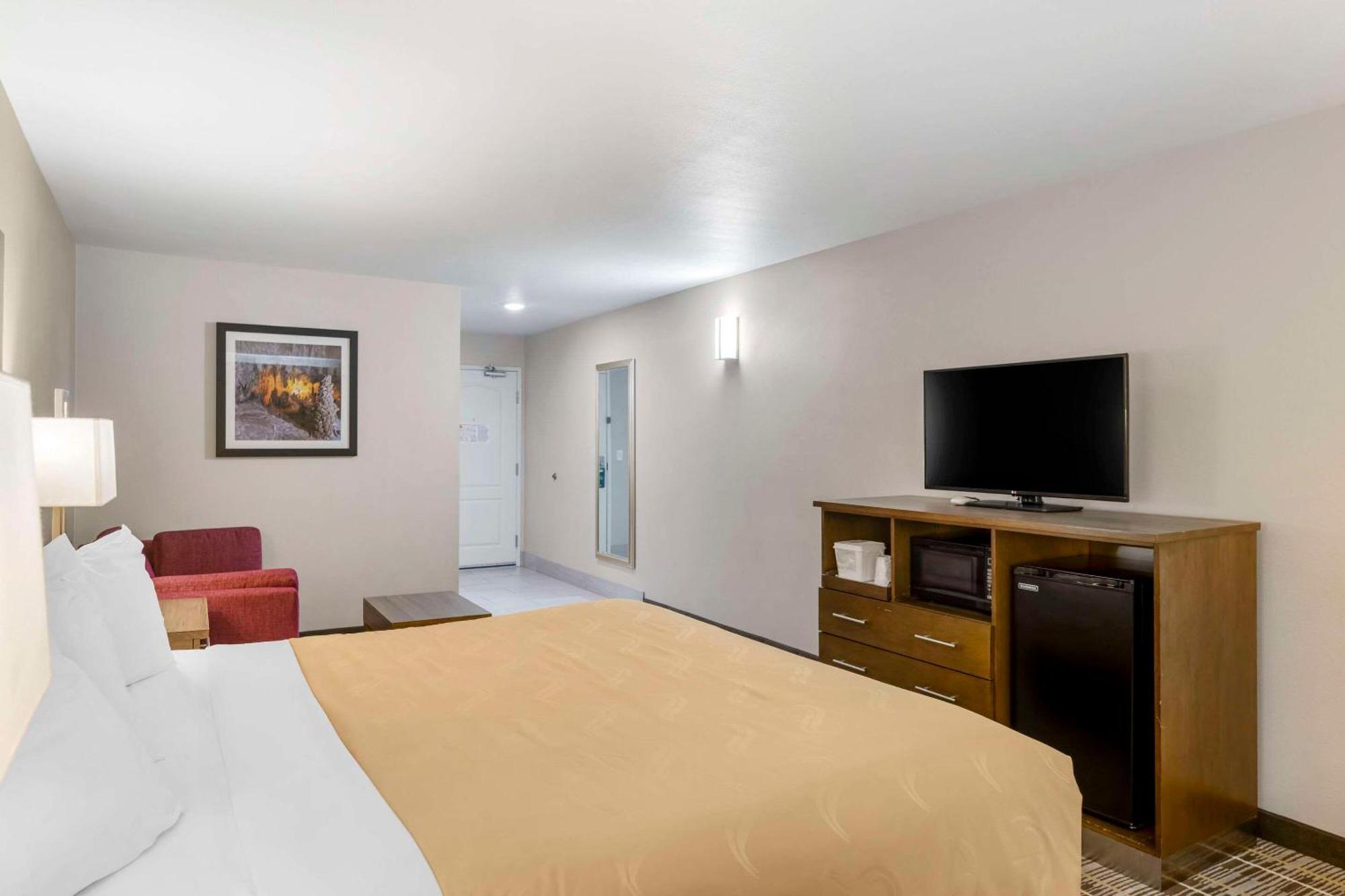 Quality Inn & Suites Carlsbad Caverns Area Exterior photo