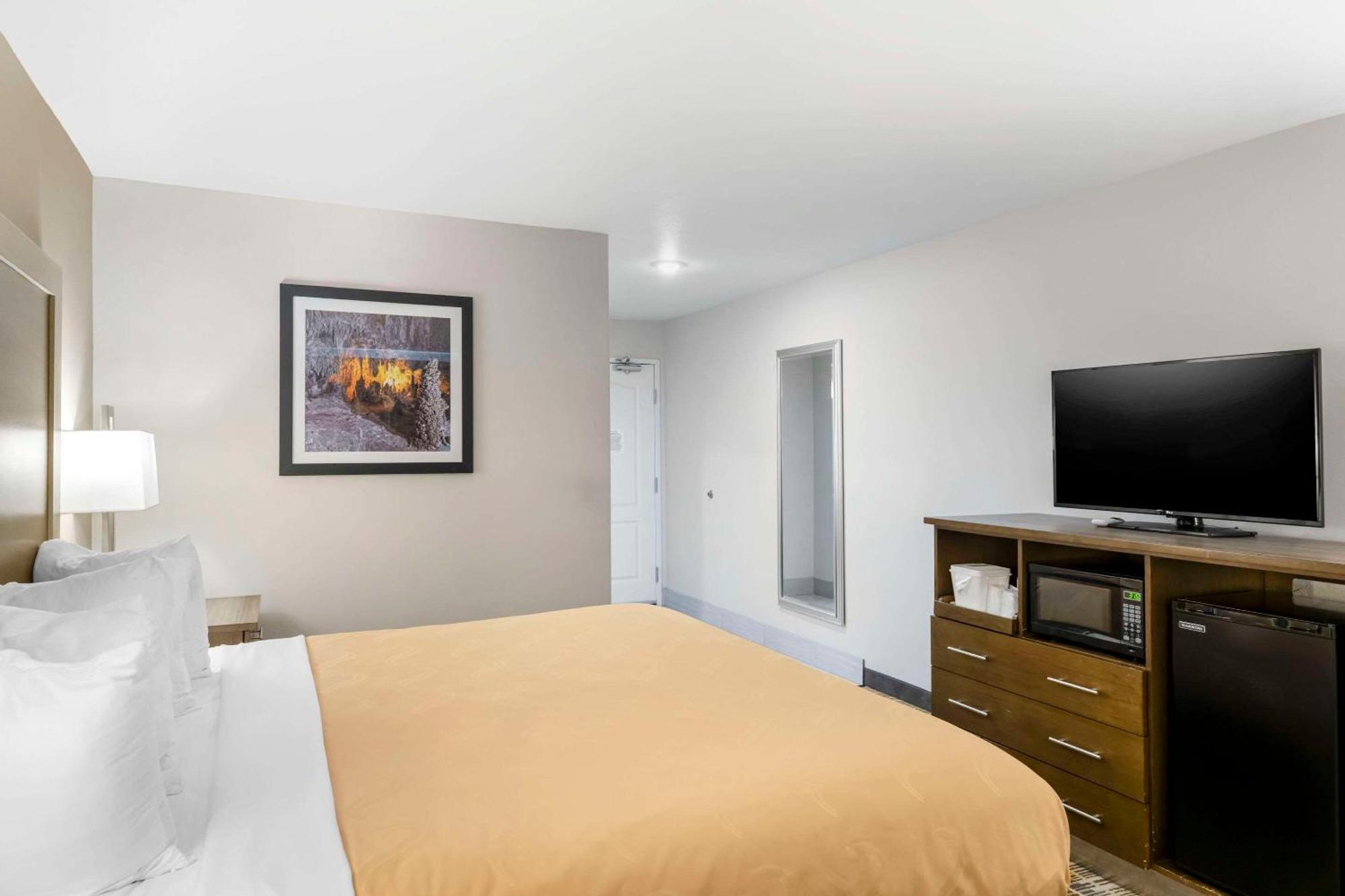 Quality Inn & Suites Carlsbad Caverns Area Exterior photo