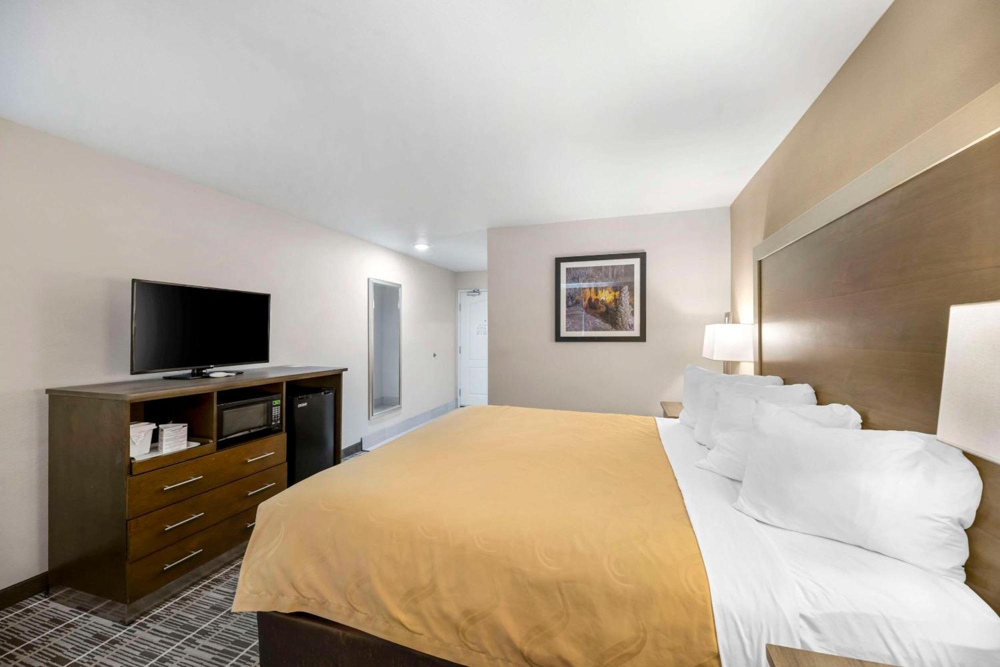 Quality Inn & Suites Carlsbad Caverns Area Exterior photo
