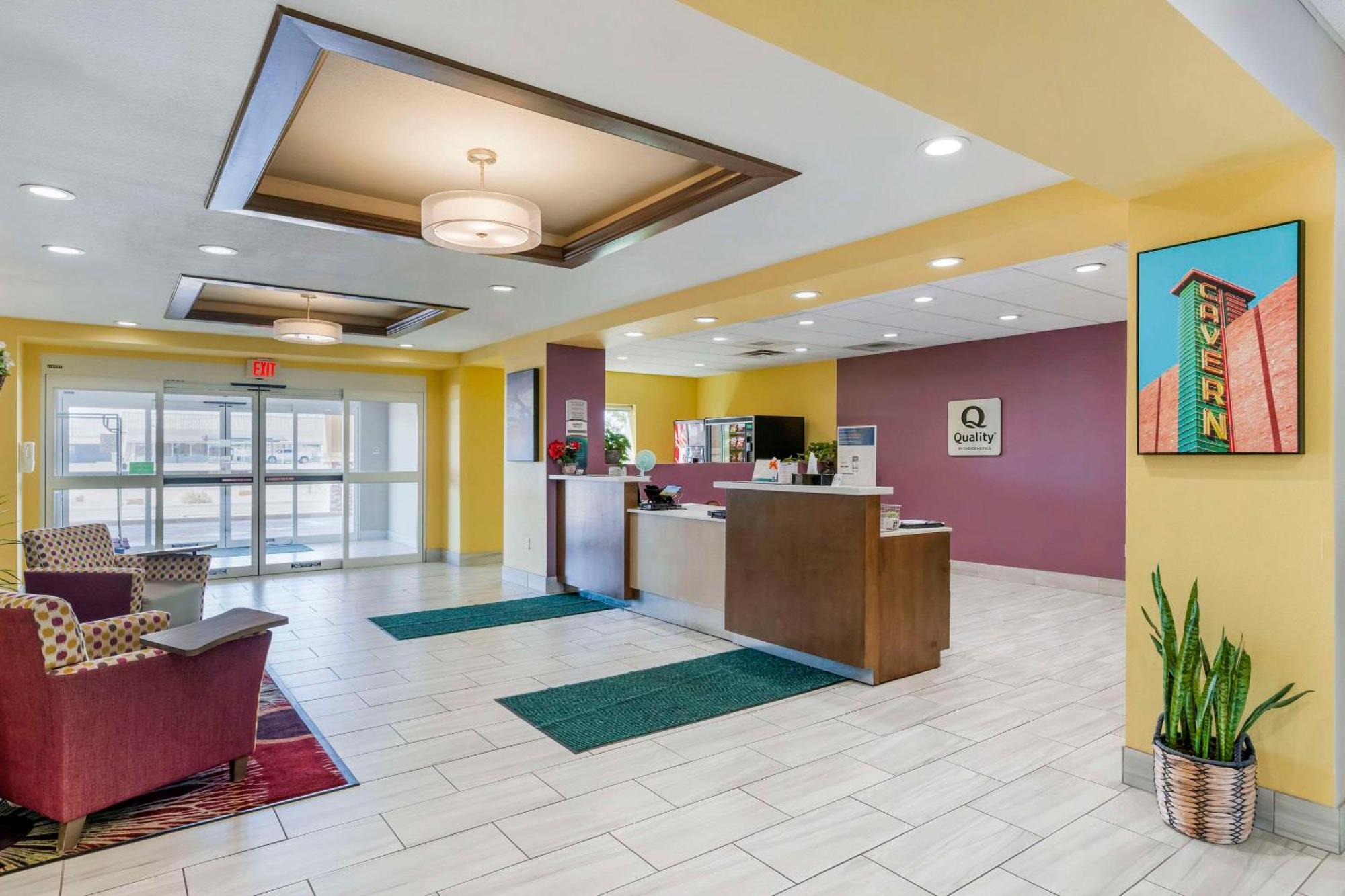 Quality Inn & Suites Carlsbad Caverns Area Exterior photo